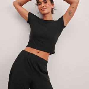 Featherweight Cropped Tee