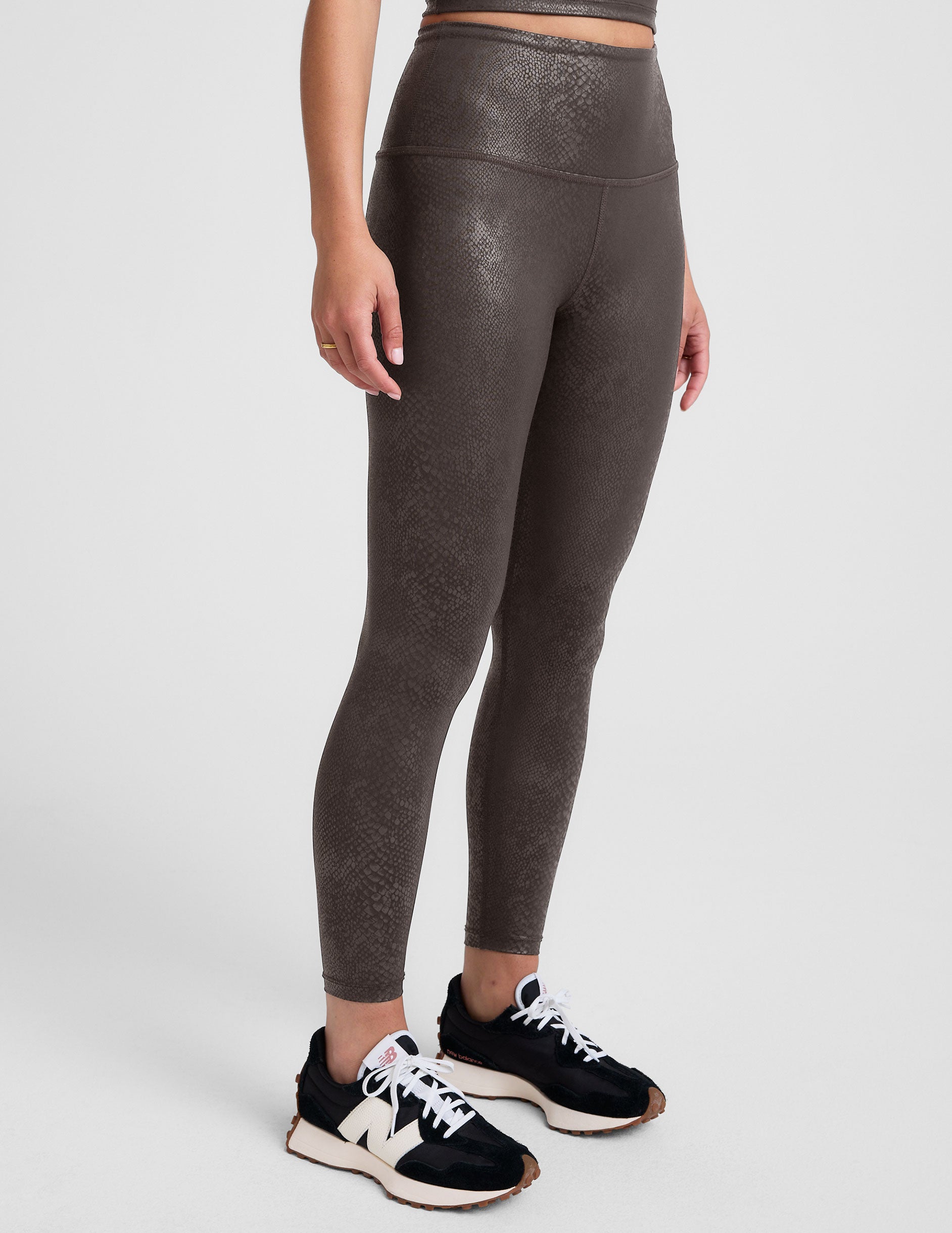 PowerShine Viper High Waisted Midi Legging - Image 3